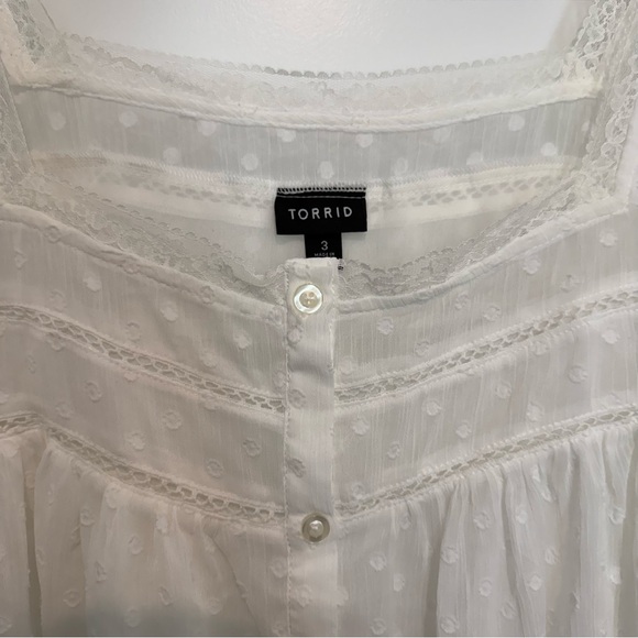 Torrid White Swiss Dot Button-Front Top Size 3 - Picture 4 of 5
